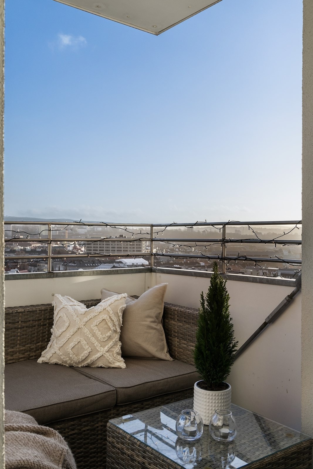 Balkongen er på ca. 5 kvm. Galleribilde