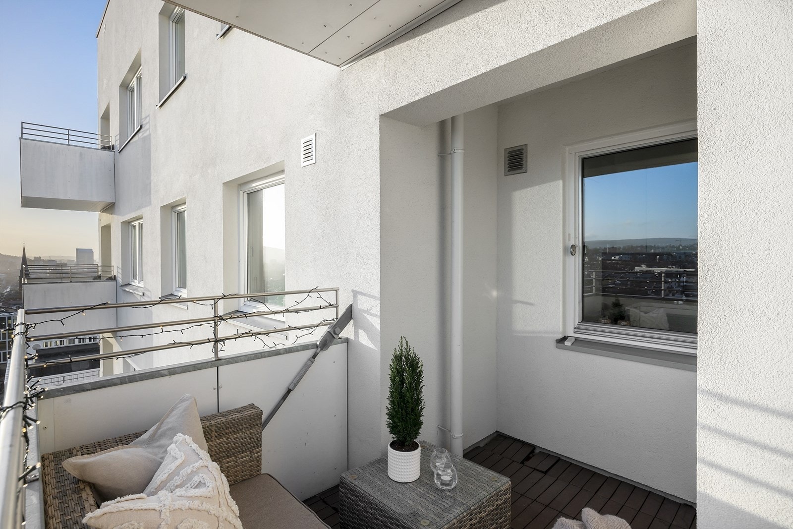 Plass til møblering på balkong. Galleribilde