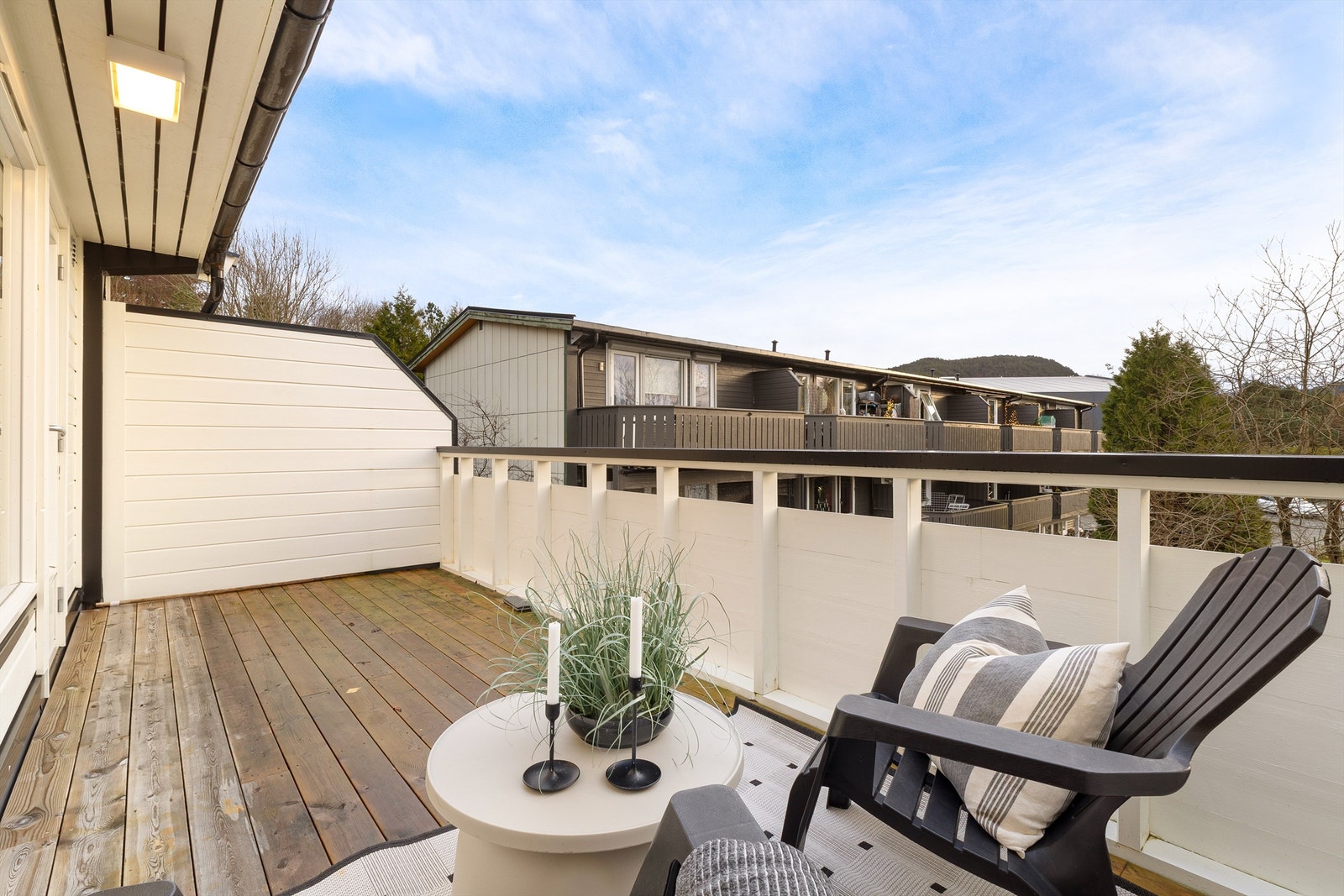 Herlig og ny balkong med sol fra morgen til kveld. Foto: Stian Inderhaug. Galleribilde