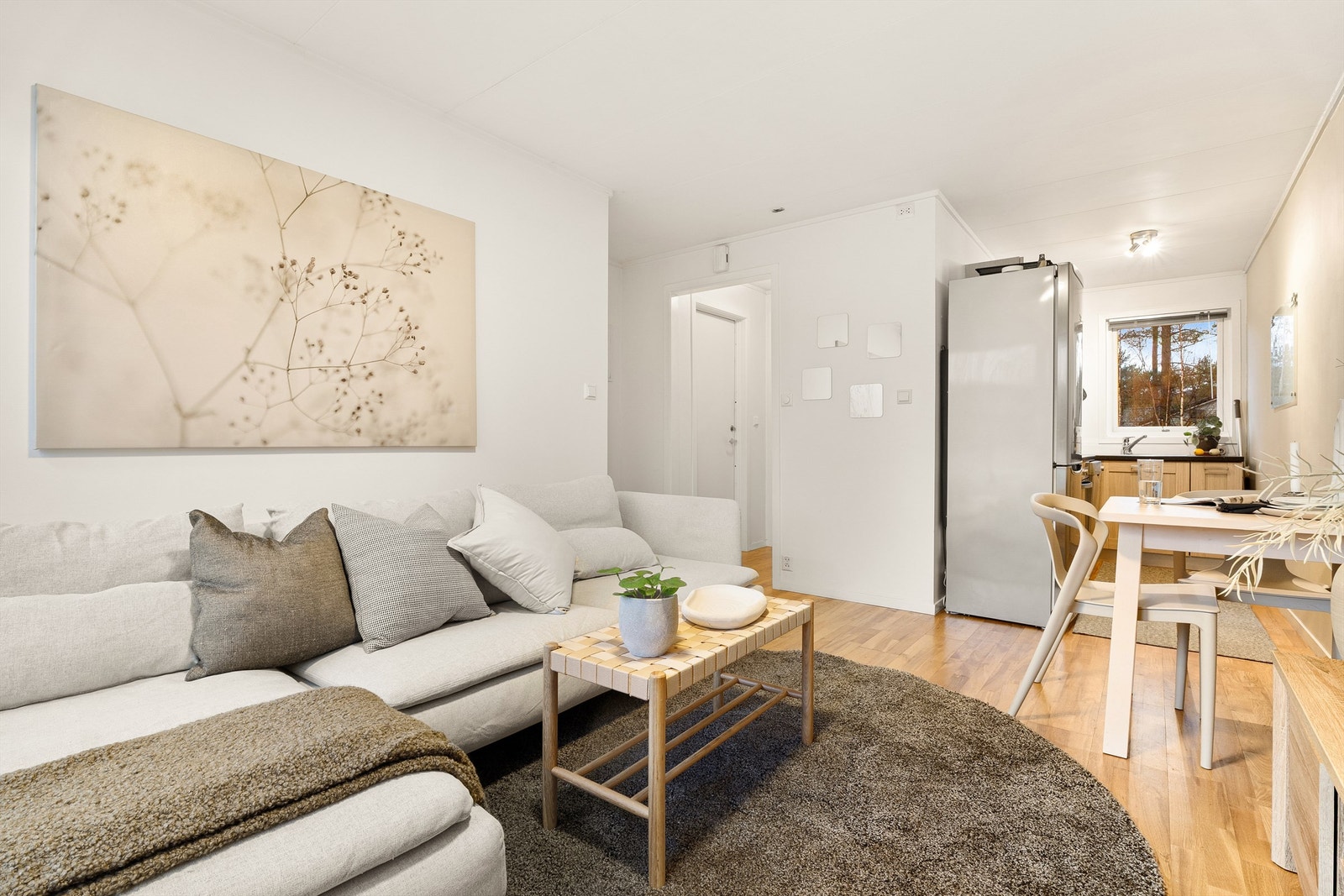 Leiligheten fremstår som lys og innbydende og har en meget god planløsning. Galleribilde