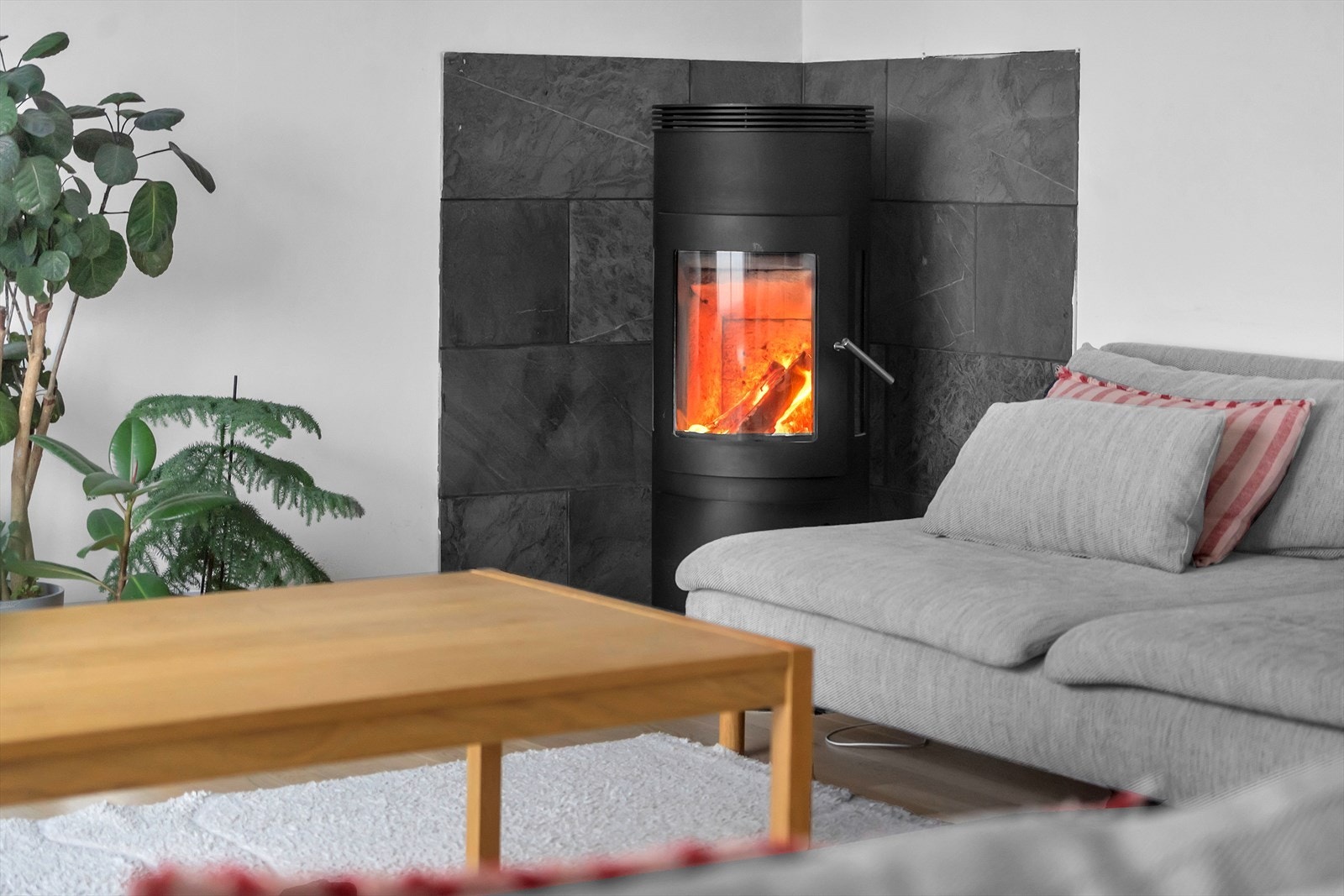 Vedovn som gir god varme på kalde høst- og vinterkvelder Galleribilde