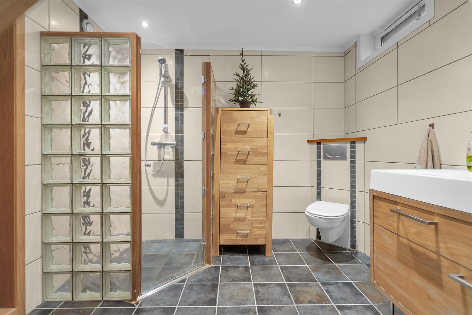 Godt utnyttet bad og stort bad - Totaloppusset i 2007 Galleribilde