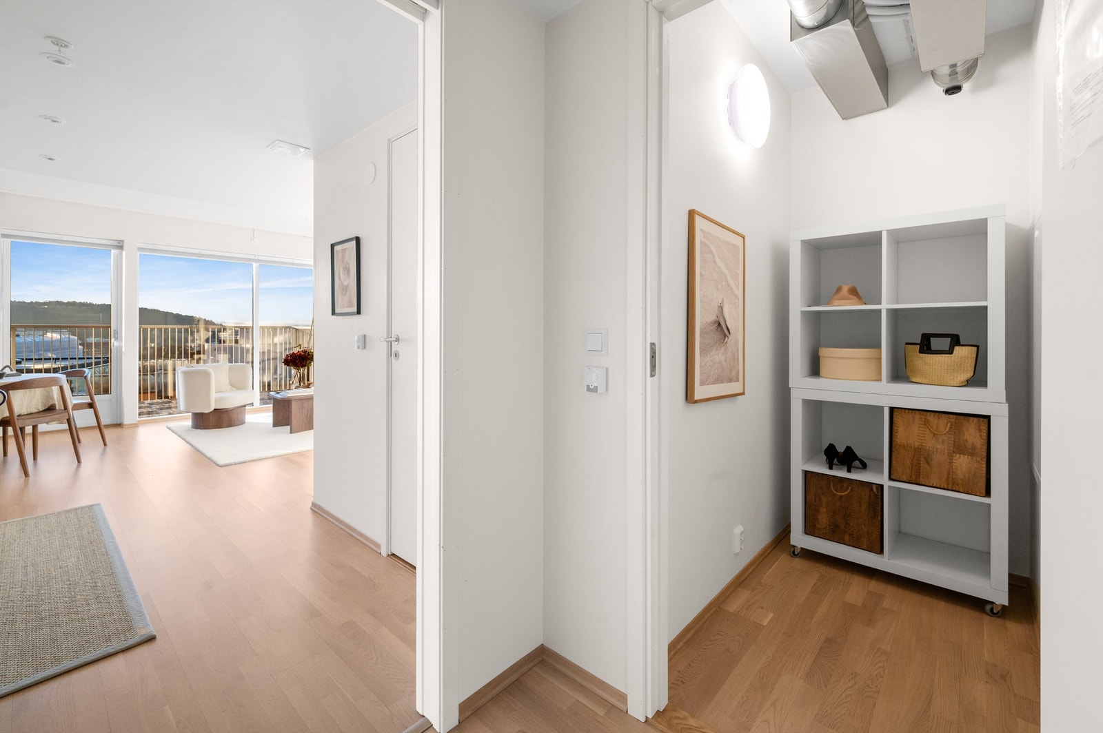 Med direkte inngang fra entréen, har du en svært praktisk innvendig bod som gir godt med ekstra lagringsplass. Galleribilde