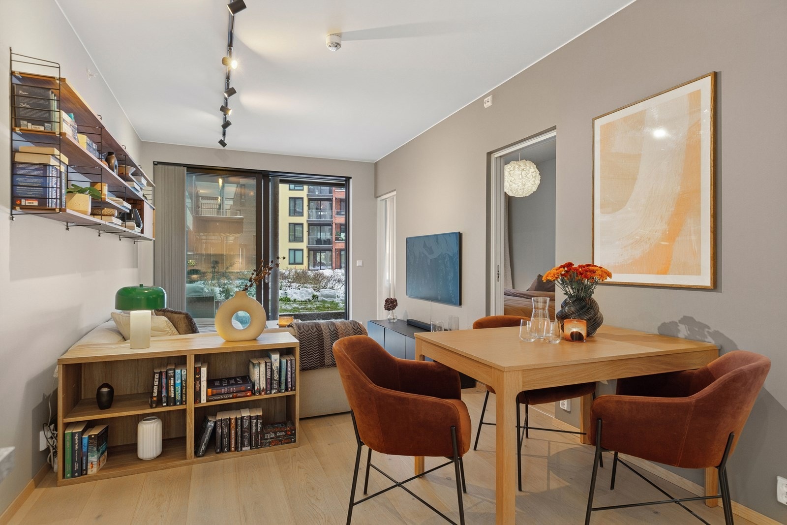 Fra stuen er det direkte utgang til leilighetens terrasse. Galleribilde