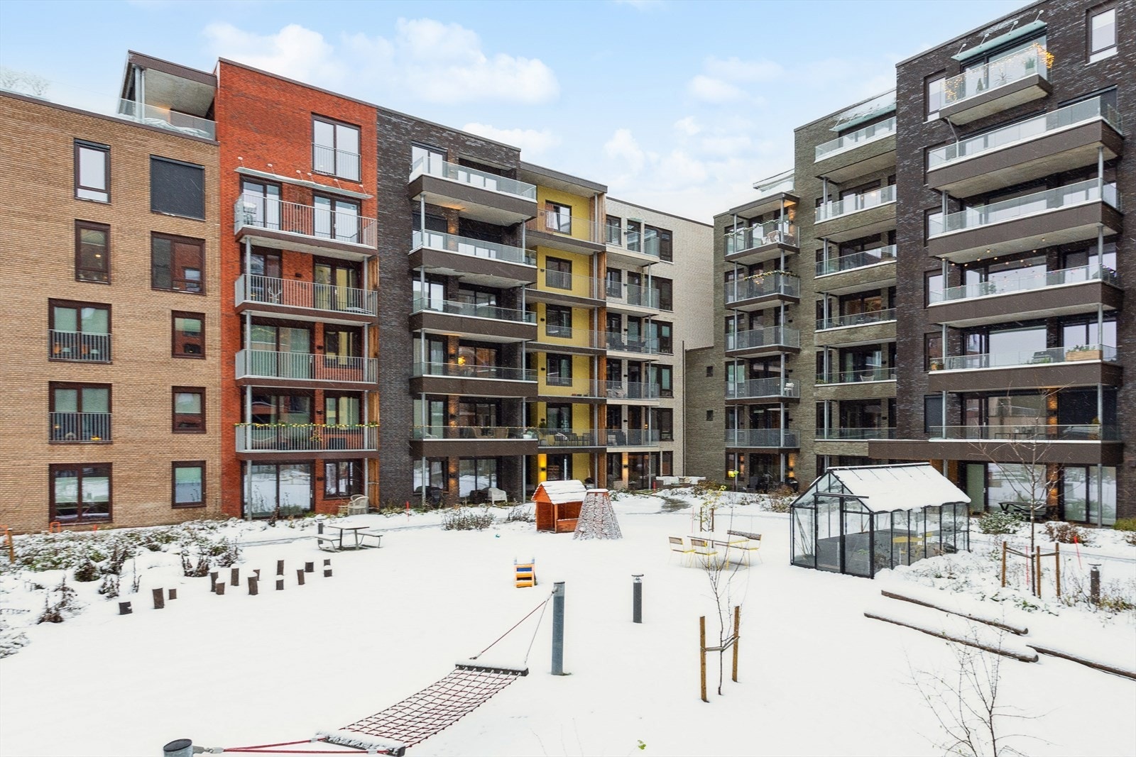 Leiligheten har en attraktiv og sentral beliggenhet på Leangen, med nærhet til alt du trenger i hverdagen. Galleribilde