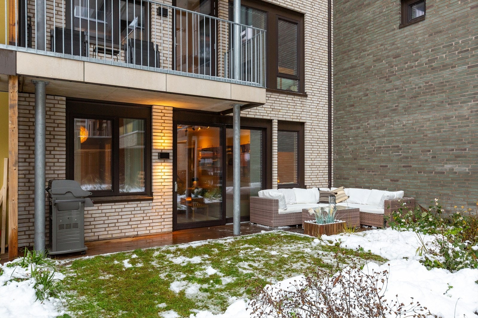 Terrassen måler ca. 15 kvm. Galleribilde