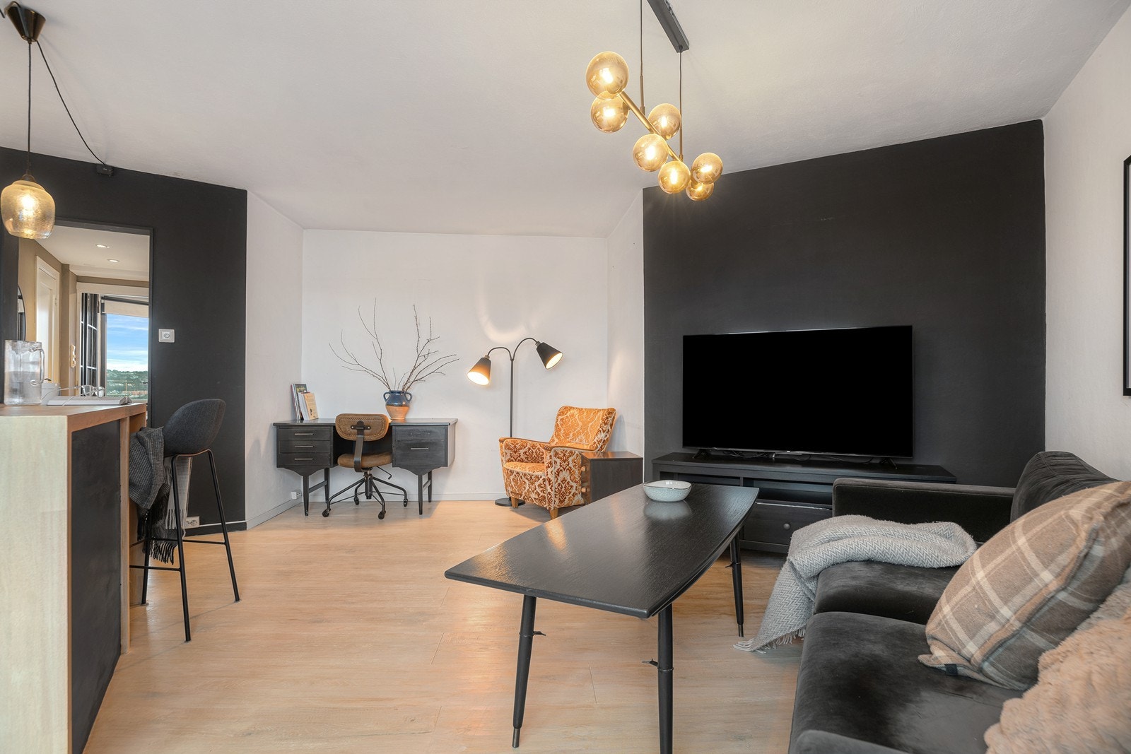 I tillegg har stuen et fleksibelt areal som kan innredes etter egne ønsker - perfekt til kontor, lesehjørne eller ekstra sitteplass Galleribilde