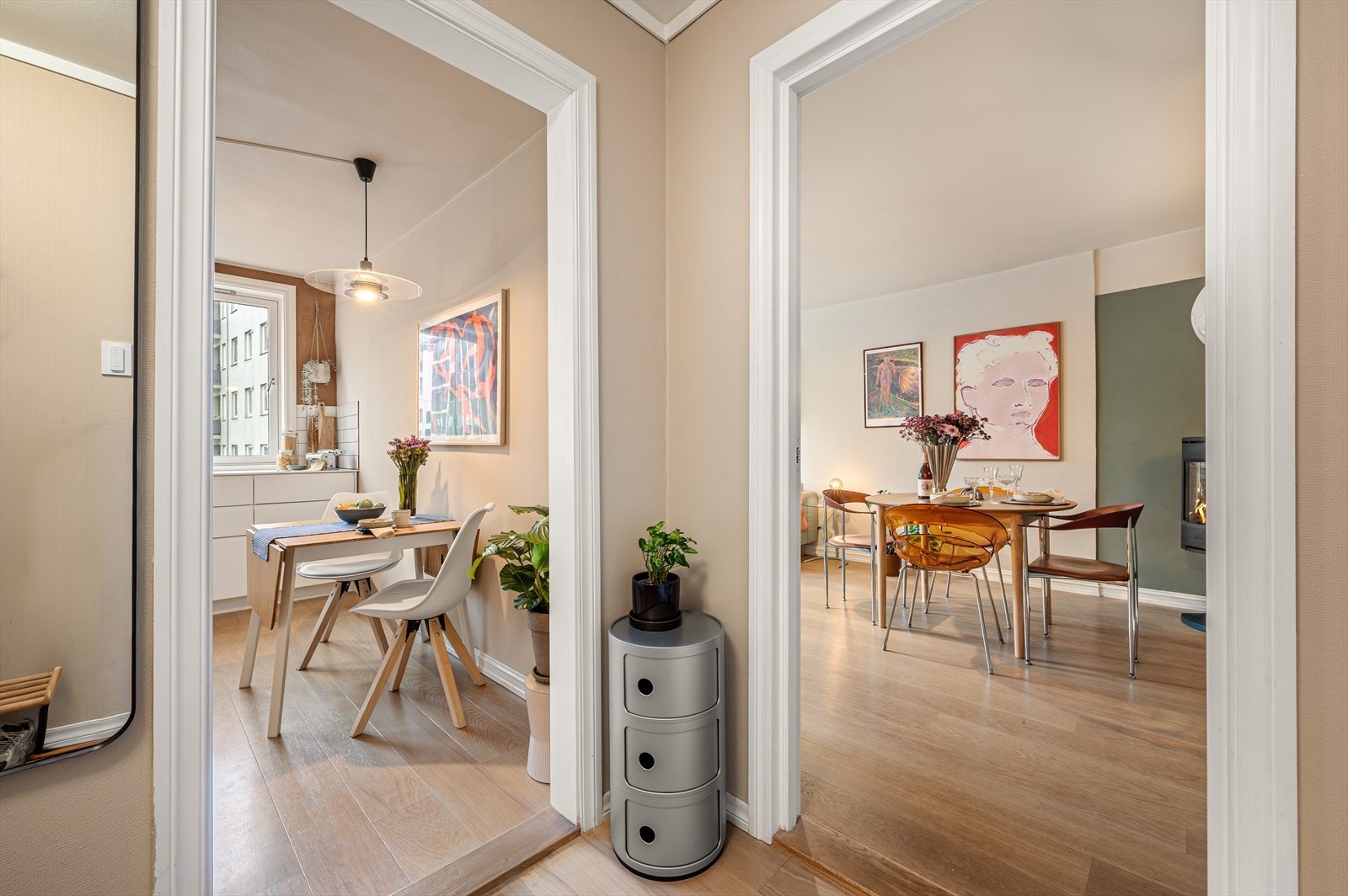 Praktisk adkomst fra entré mellom stuen og kjøkken. Galleribilde