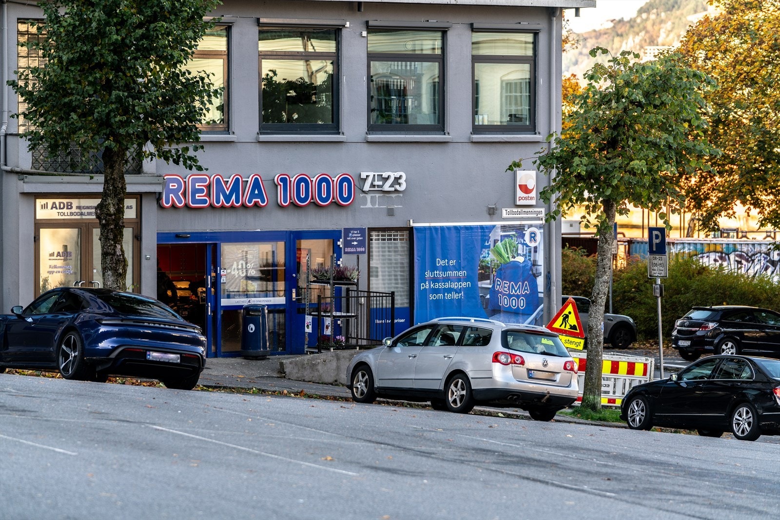 Dagligvarebutikker og servicetilbud rett utenfor døren. Galleribilde