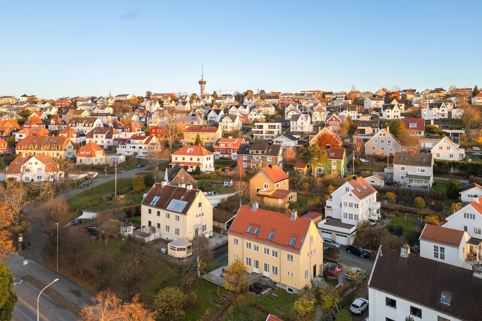 Adressen sogner til Berg barneskole og Singsaker barneskole, samt Rosenborg ungdomsskole. Galleribilde