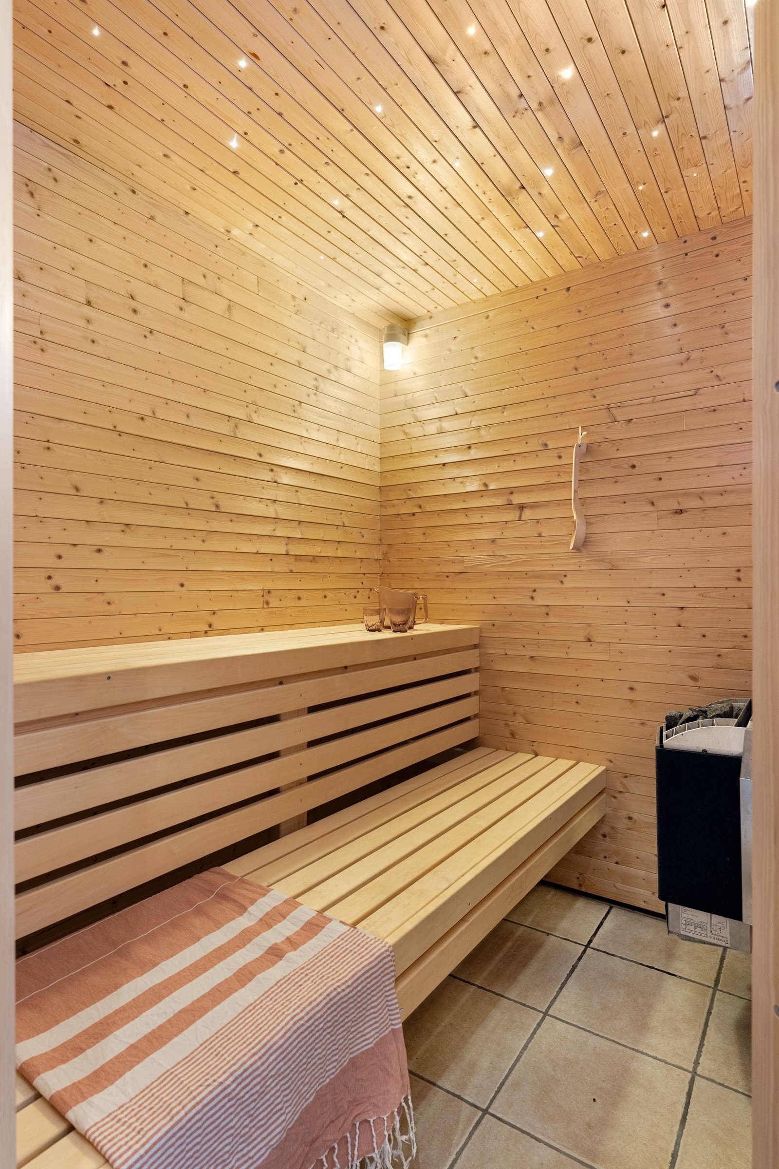 Badstuen skaper en lun og rolig sone for velvære og komfort. Galleribilde