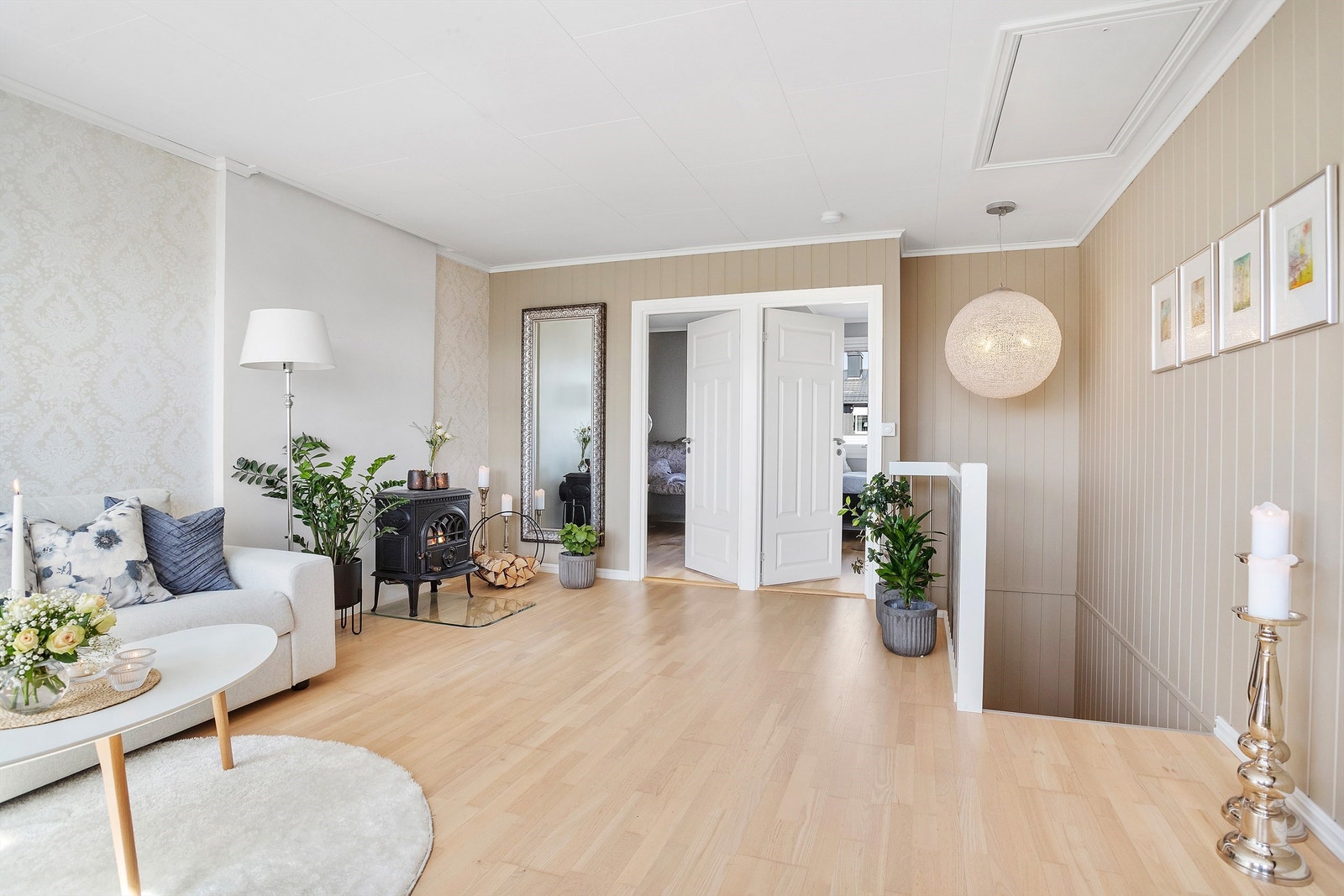 Slik kan romløsningen bli, om man fjerner lettveggene som er satt opp i etasjen (bilde fra forrige salg) Galleribilde