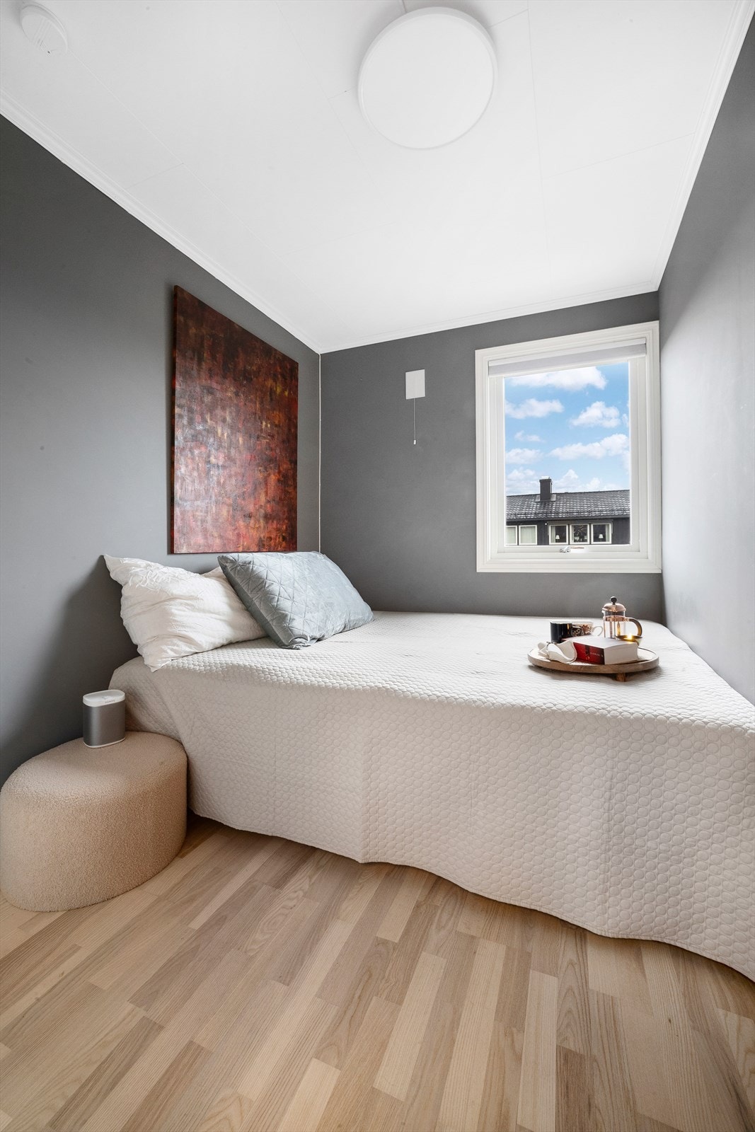 Soverom med plass til dobbeltseng Galleribilde