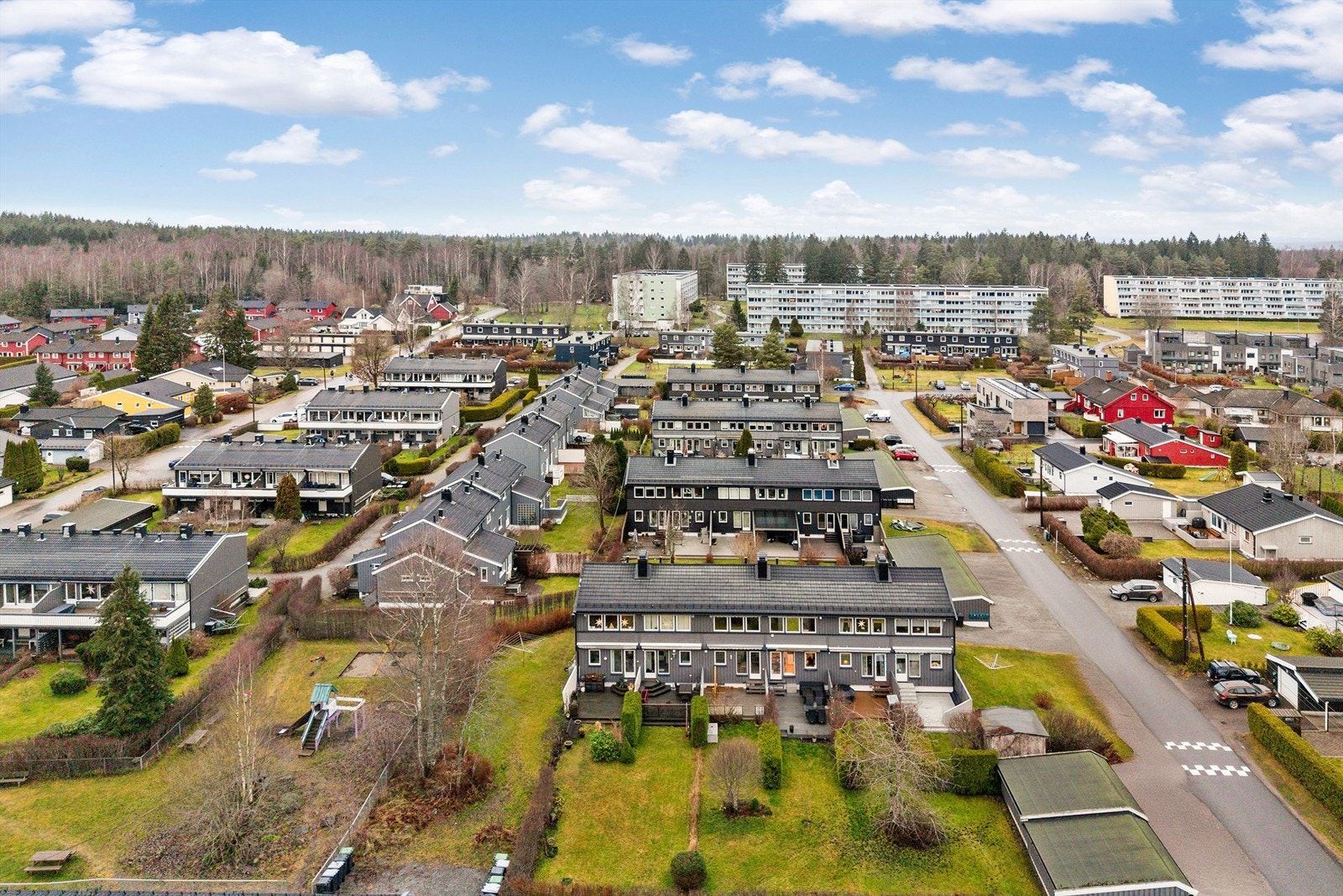 Det er gangavstand til barnehager, skoler og flere lekeplasser Galleribilde
