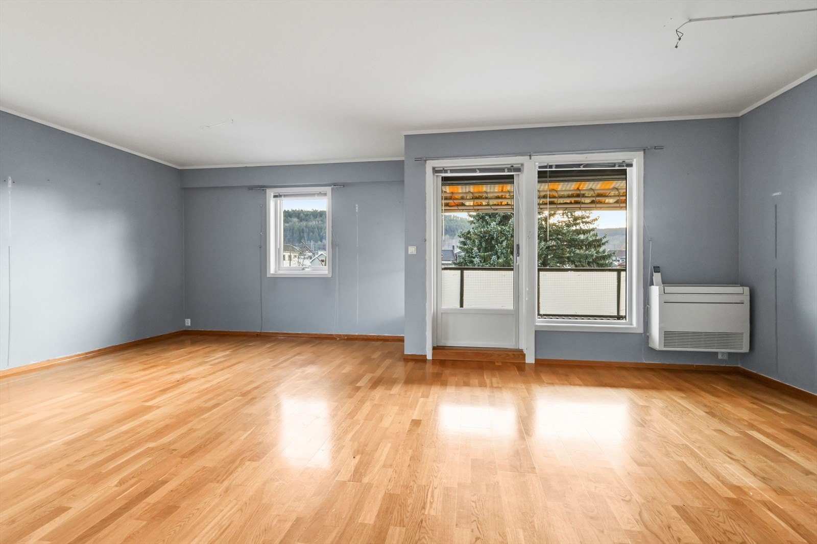 Sydvestvendt stue med varmepumpe Galleribilde