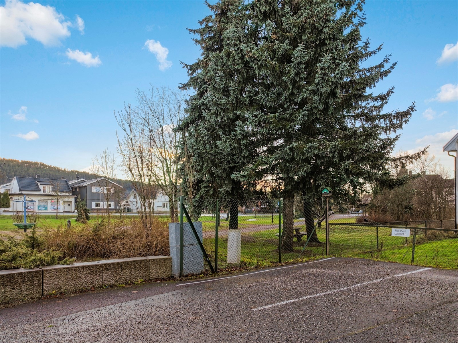 Fast parkeringsplass i bakgården Galleribilde