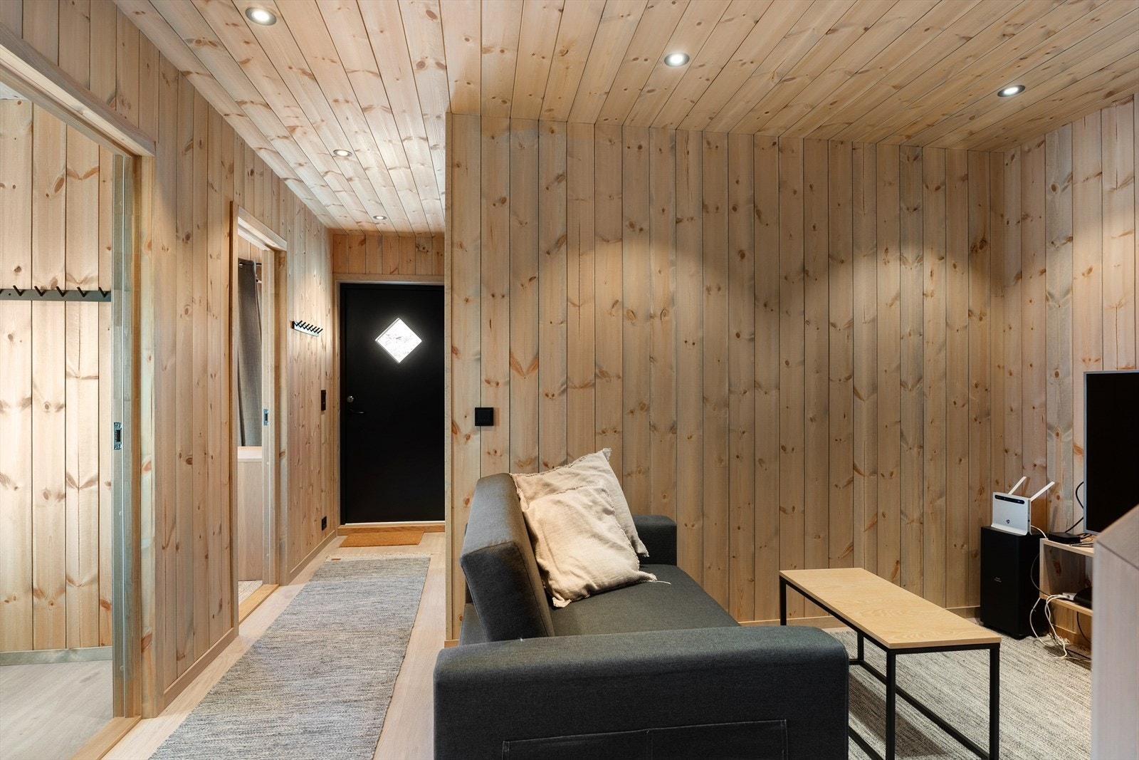 Underetasjen har egen inngang. Galleribilde