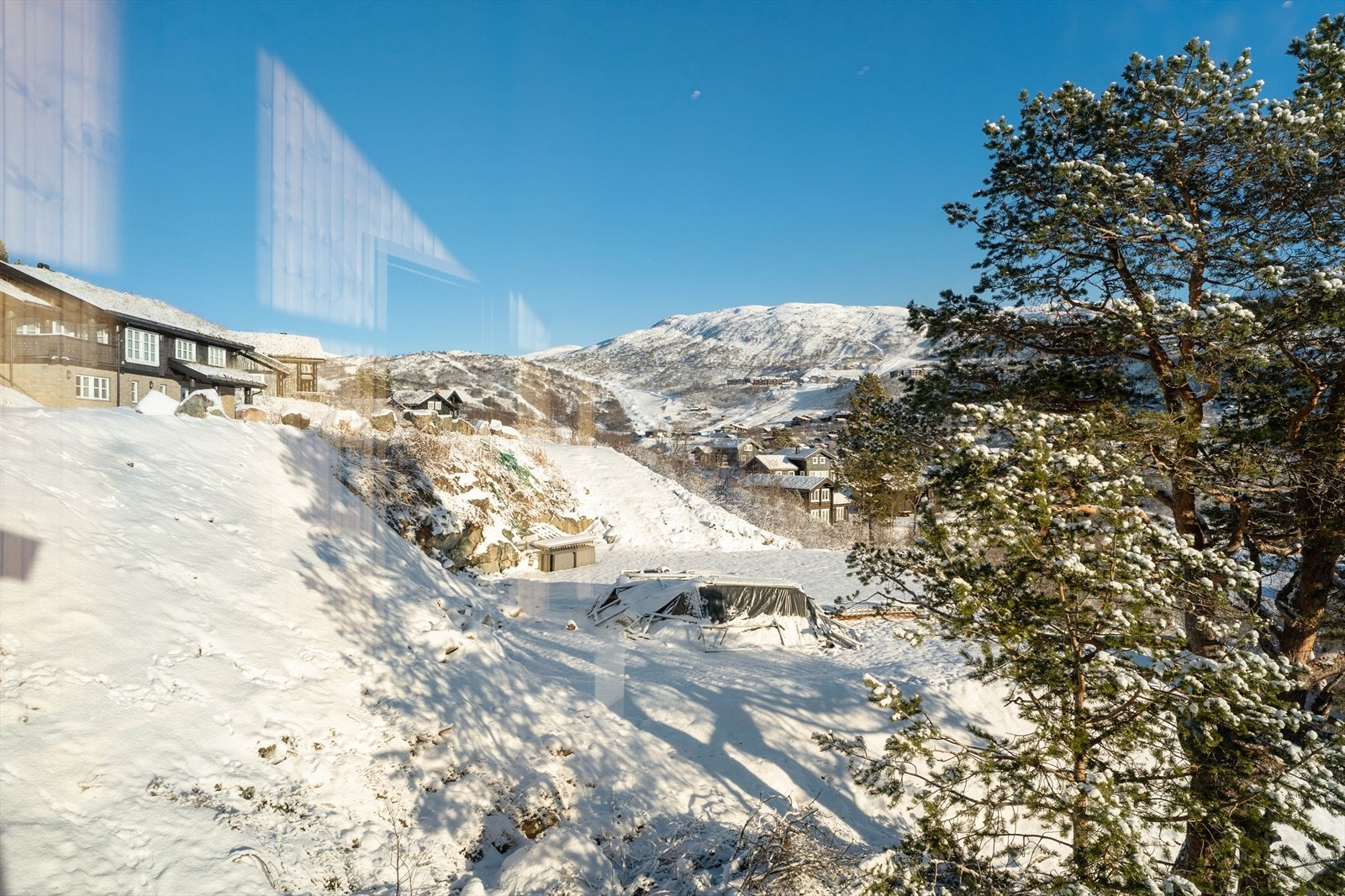 Utsikt mot alpinanlegget. Galleribilde