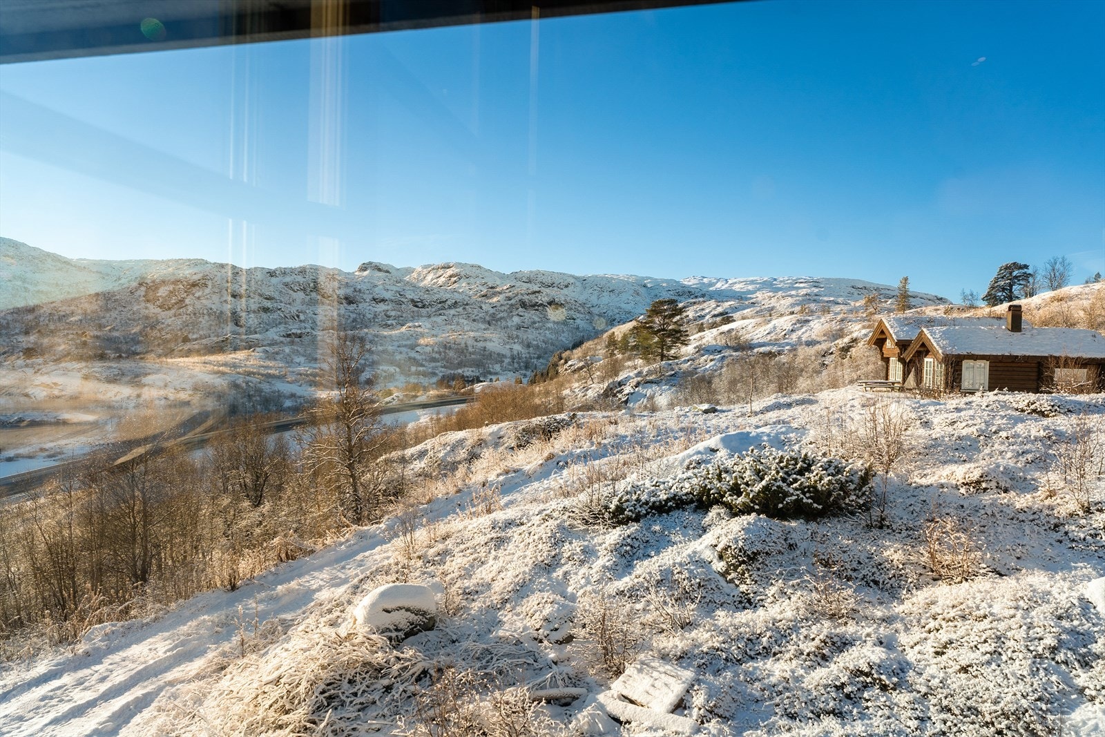 Utsikt mot fjellene. Galleribilde