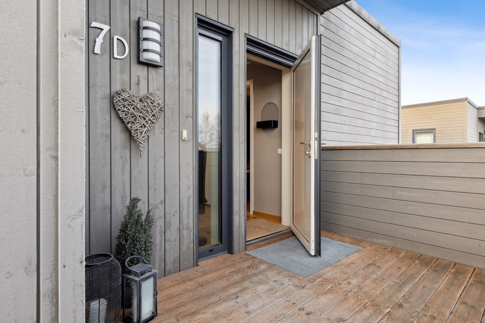 Adkomst via egen, utvendig trapp som gir en privat og skjermet inngang. Galleribilde