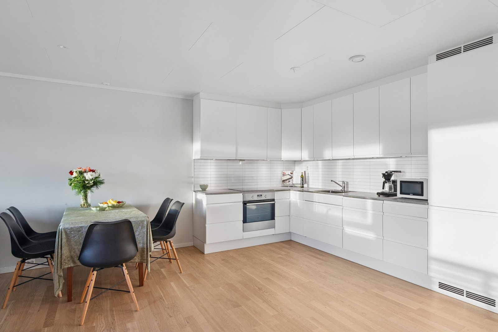 Kjøkken med innredning fra JKE-design Galleribilde