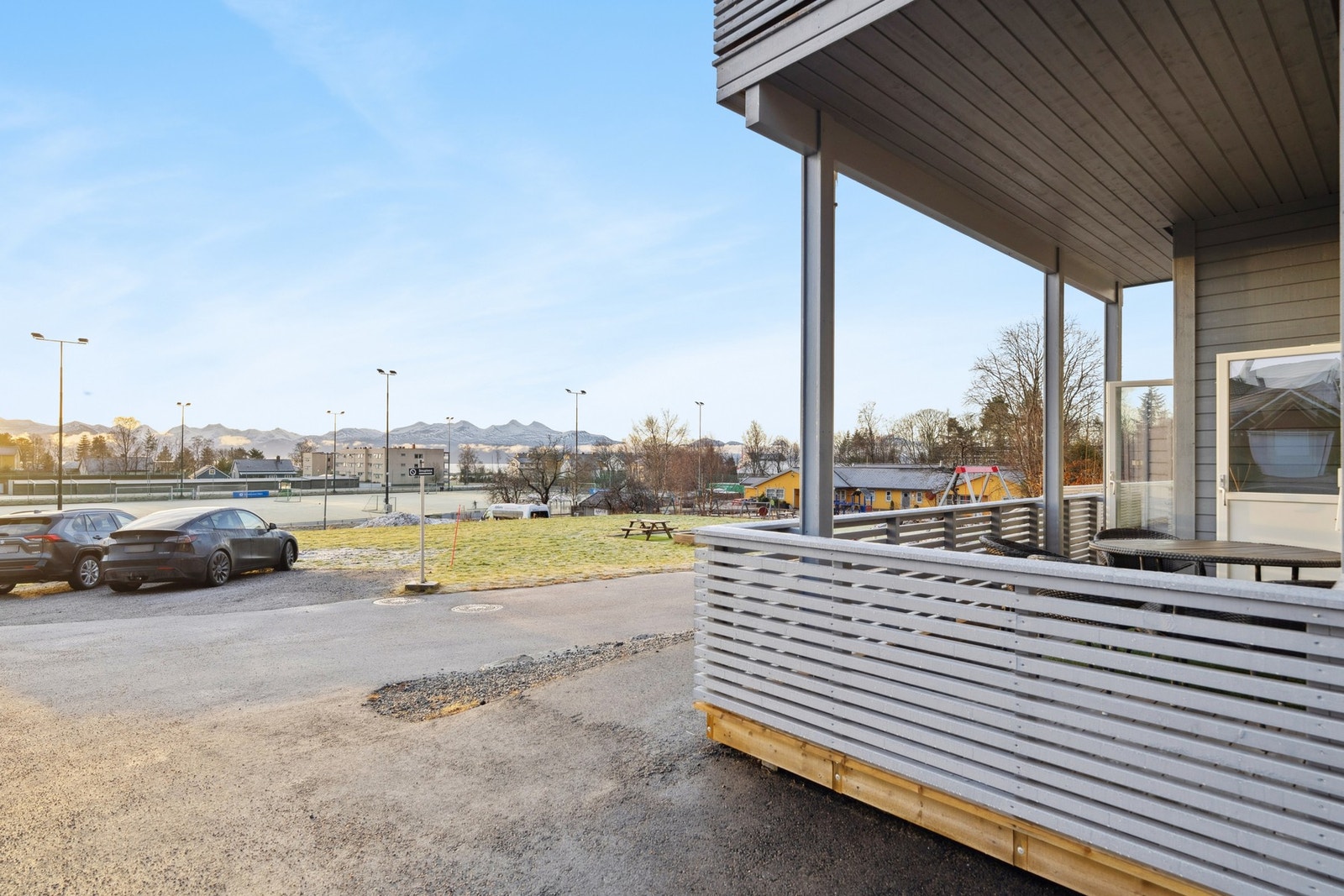 Ute og terrasse Galleribilde