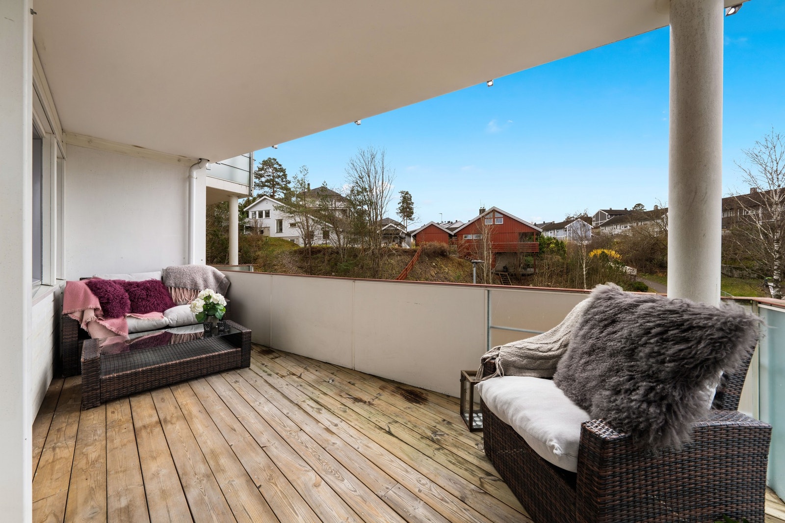 Romslig balkong på ca. 11 m² mot sørvest. Galleribilde