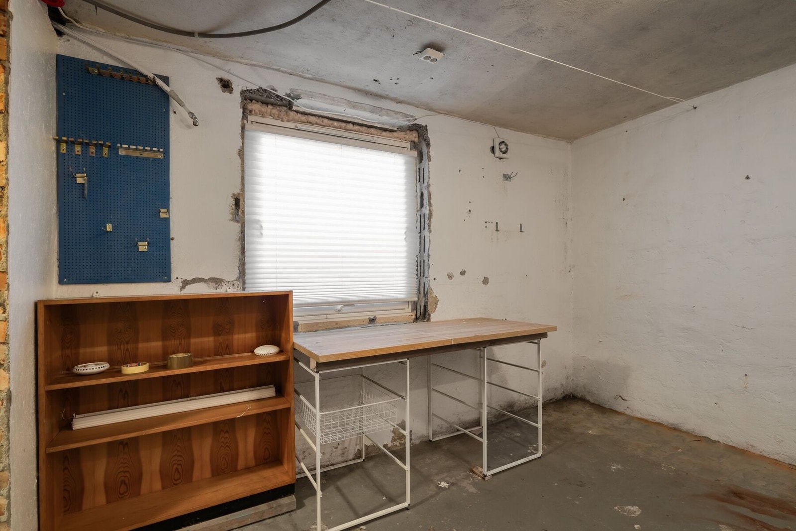 Bod i kjeller hvor det er delvis klargjort til etablering av vaskerom/ våtrom Galleribilde