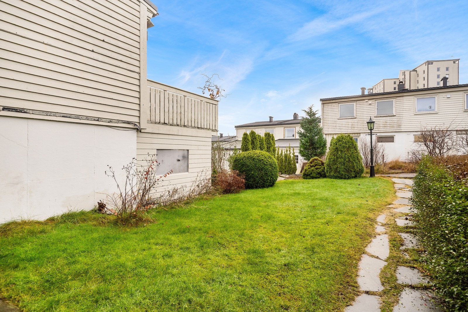 Hage ved inngangsparti Galleribilde