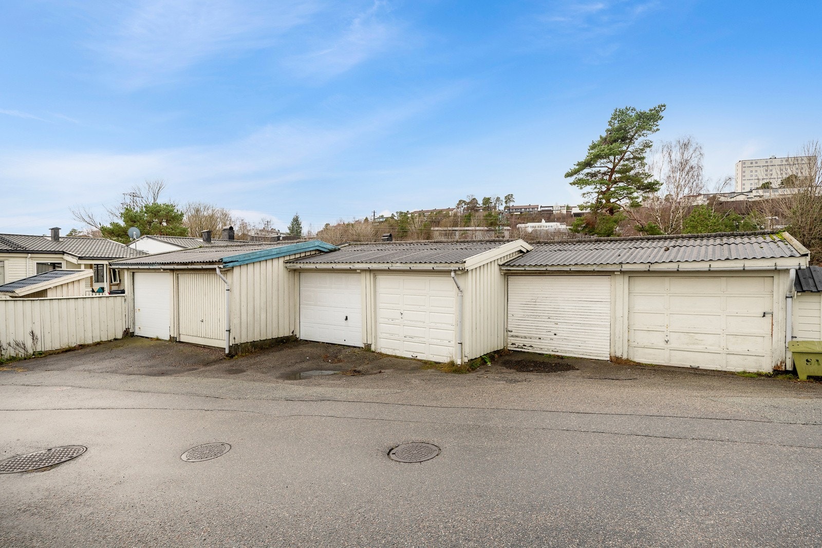 Garasje i rekke Galleribilde