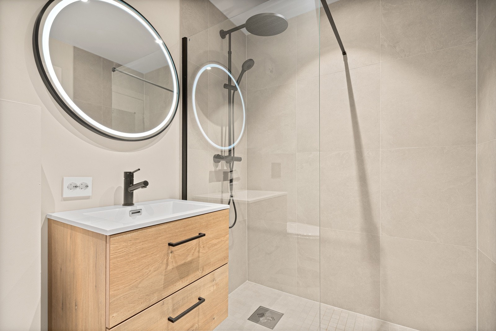 Pent oppusset bad Galleribilde