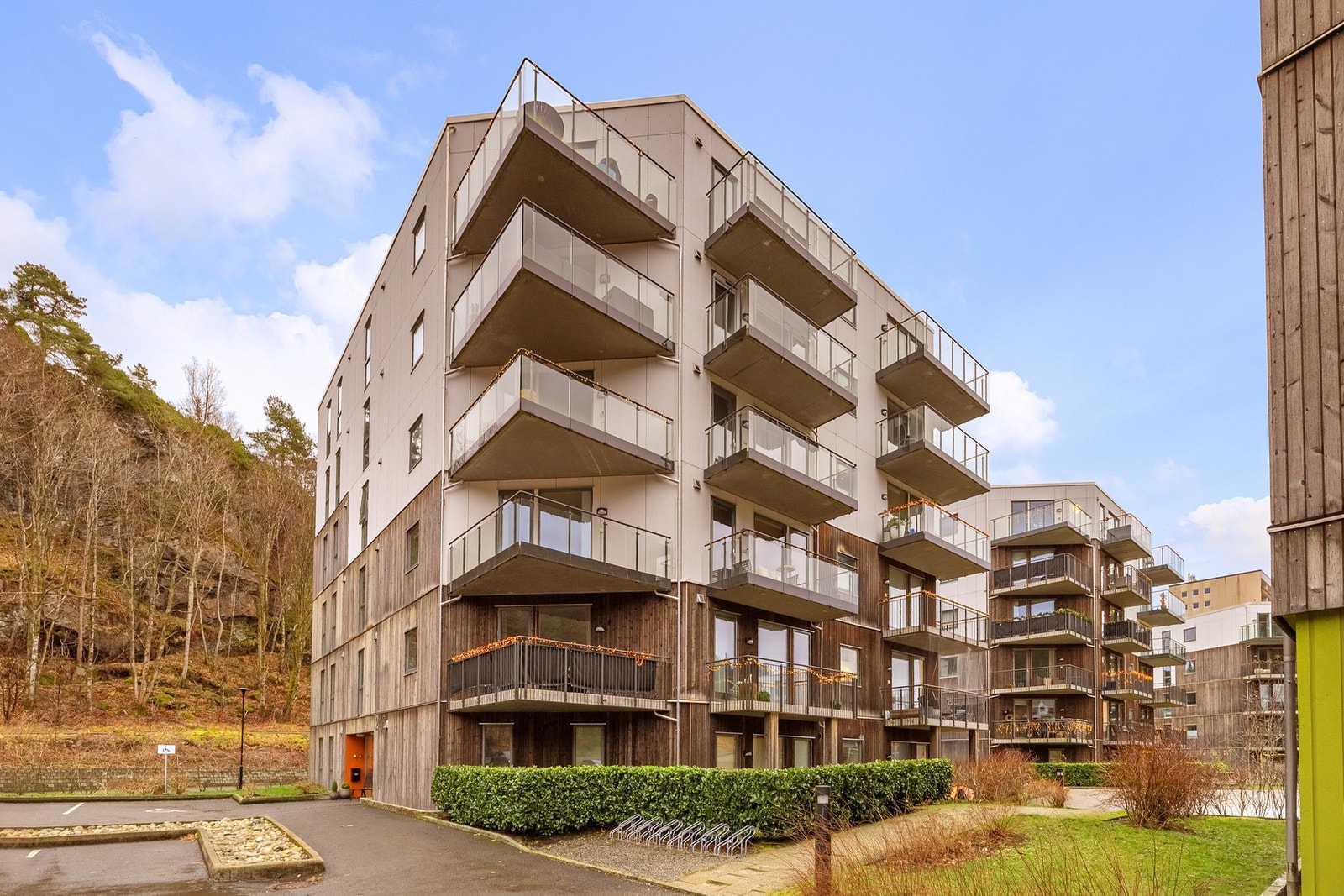 Leiligheten disponerer en ekstern bod i kjeller på 5,3 m². Galleribilde