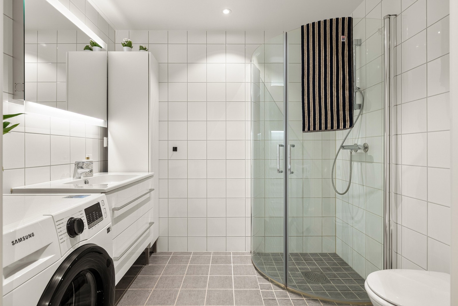 Badet måler 4,7 m². Galleribilde