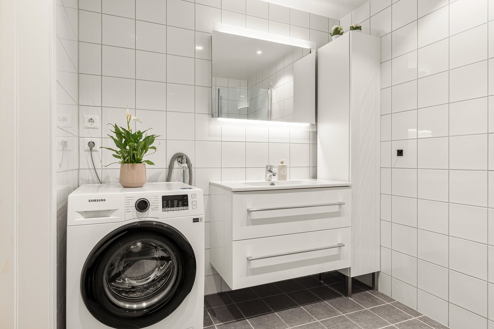 Pent helfliset bad med varme i gulv. Galleribilde