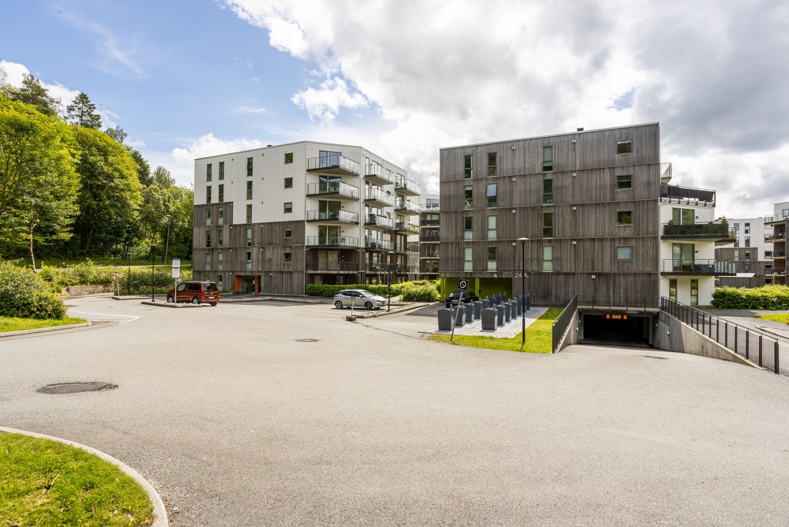 Egne parkeringsplass for gjester. Galleribilde