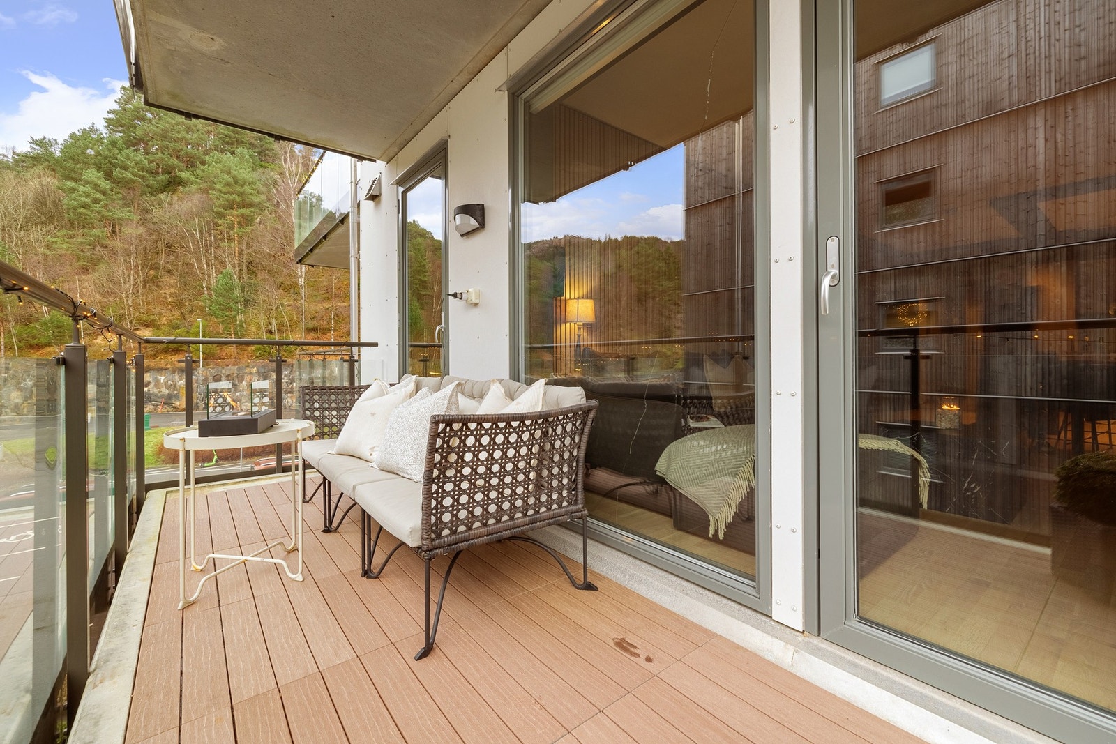 Det er god plass til å møblere med sittegruppe og grill. Galleribilde