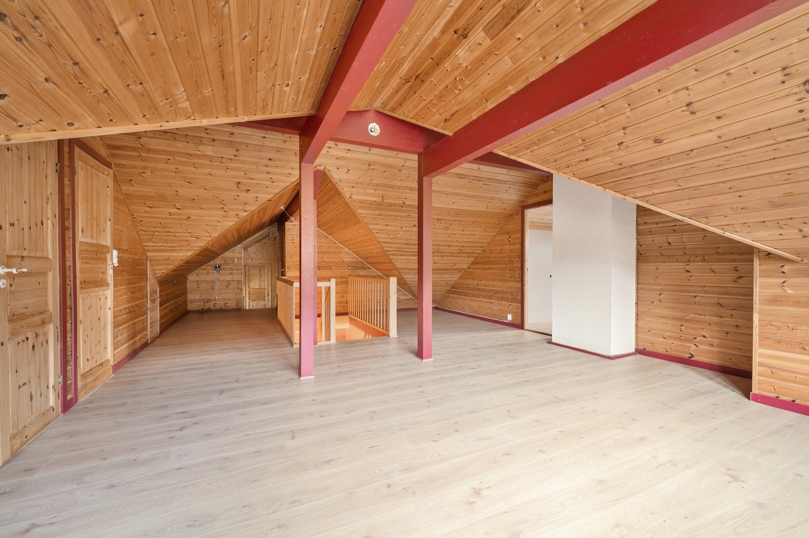 Lofsstuen er på hele 32 m² med mye oppbevaringsplass. Galleribilde