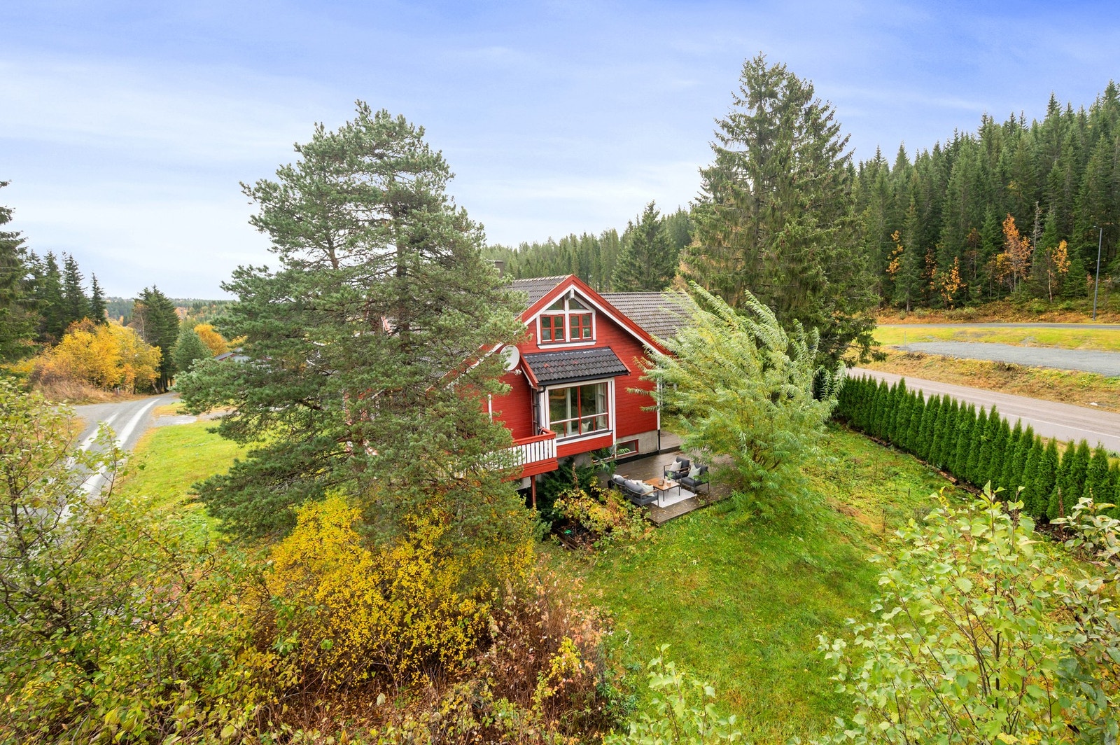 Boligen ligger særdeles fint til på landlige Granåsen med umiddelbar nærhet til tur- og skimuligheter. Galleribilde