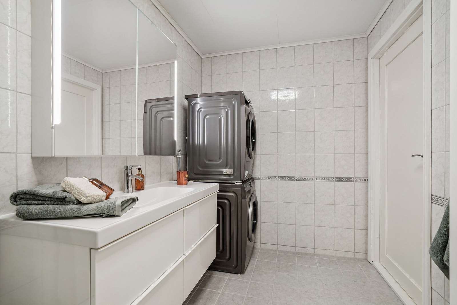 Husk å ordne med finansiering til visningen. Galleribilde