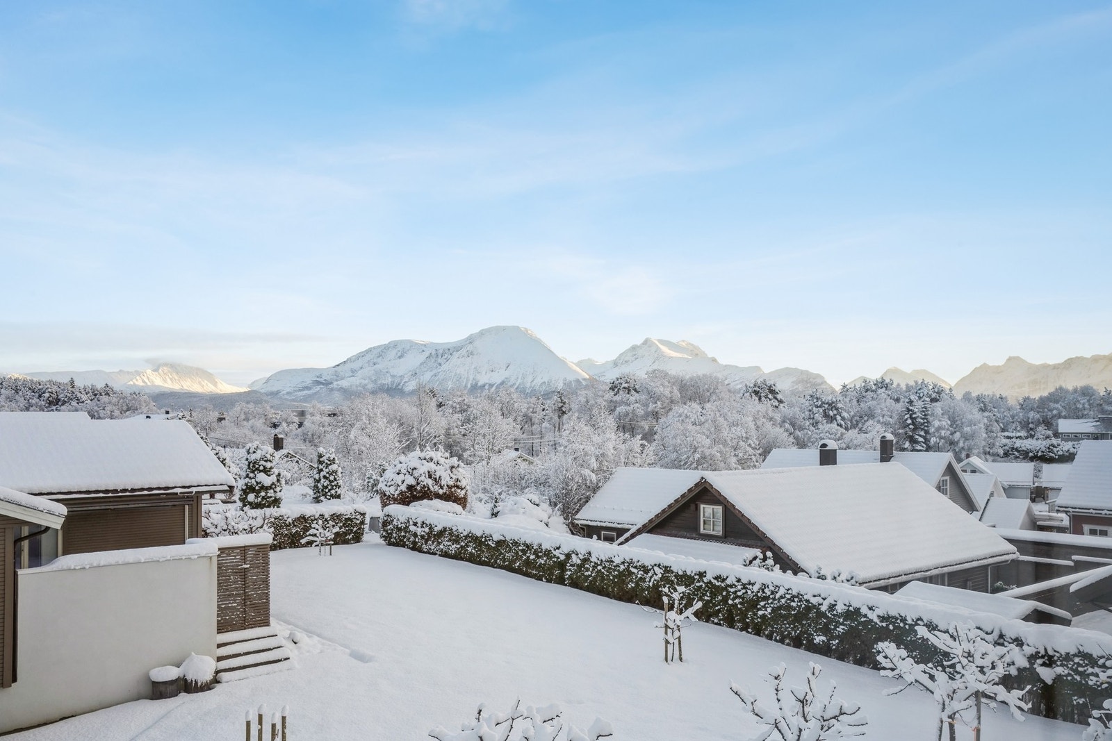 - og mektige Sunnmørsalper. Galleribilde