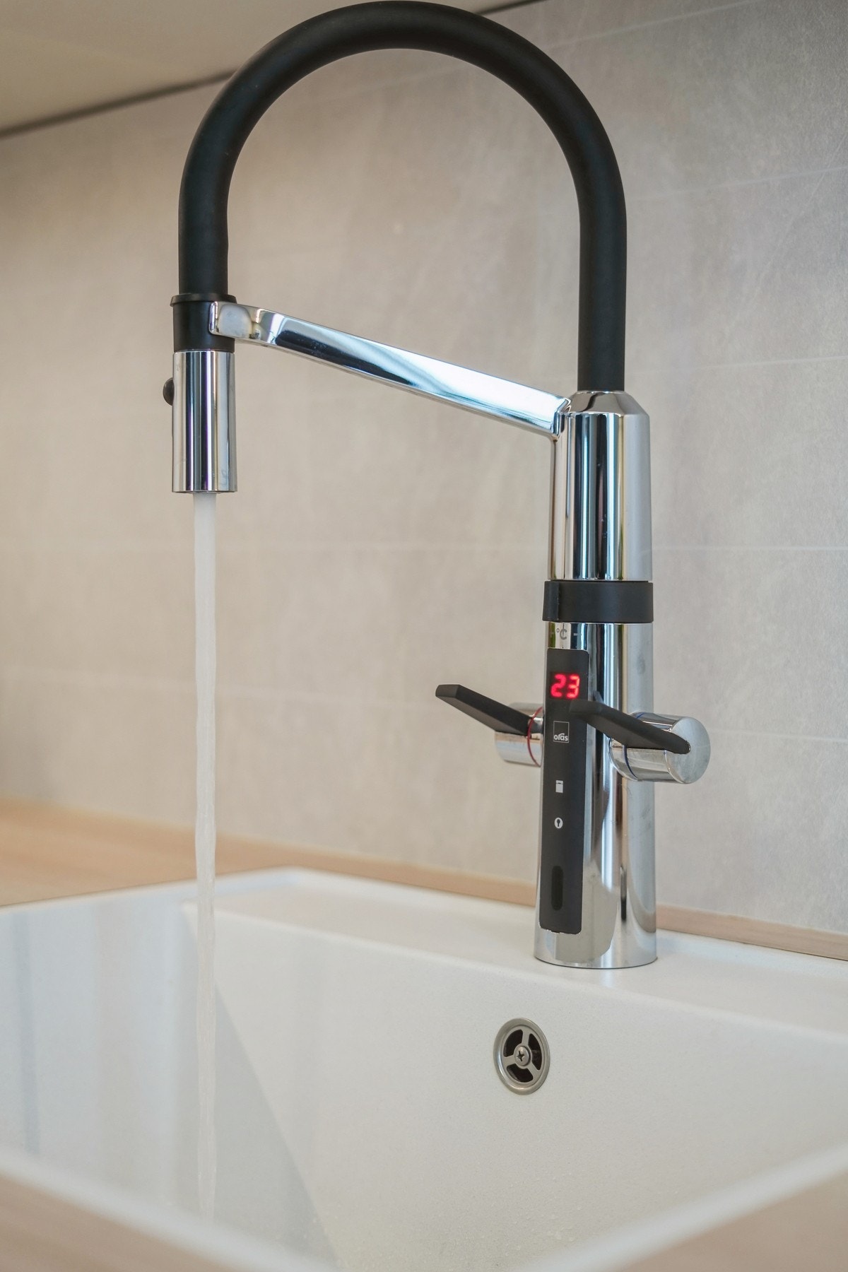 Lekker kjøkkenkran fra Oras Optima med temperatur display. Galleribilde