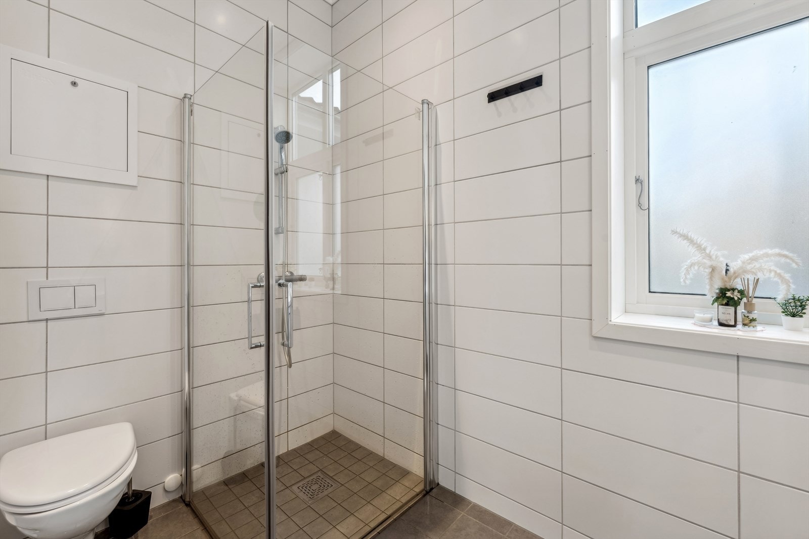 Stor dusjnisje på badet Galleribilde