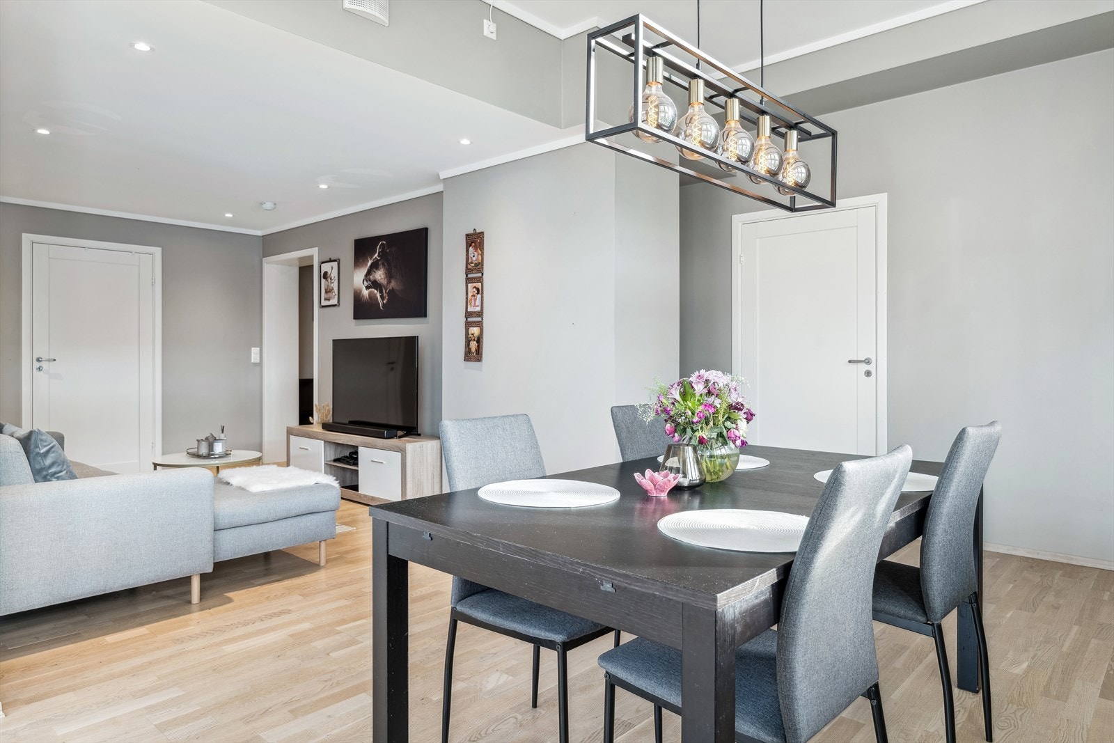 Luftig planløsning med god takhøyde Galleribilde