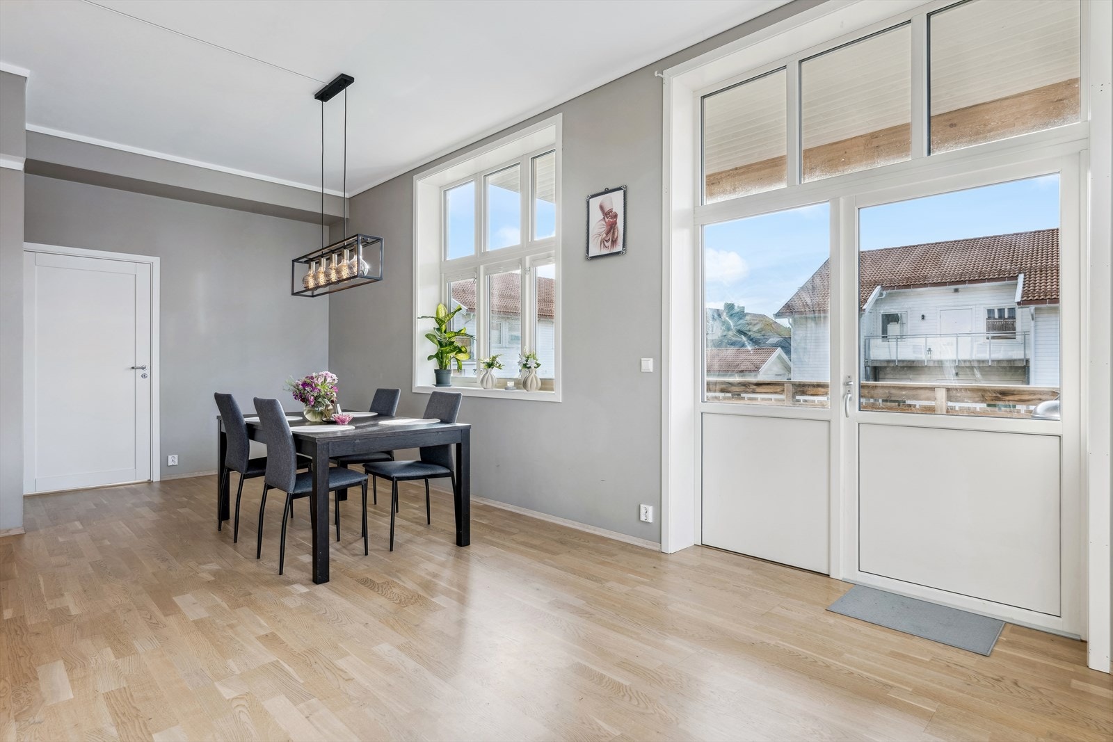 Fra stuen er det utgang til terrasse Galleribilde