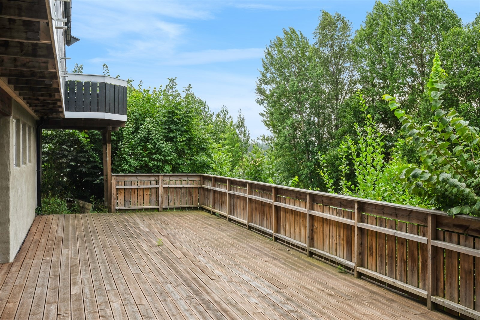 Stor og usjenert terrasse i u.etg Galleribilde