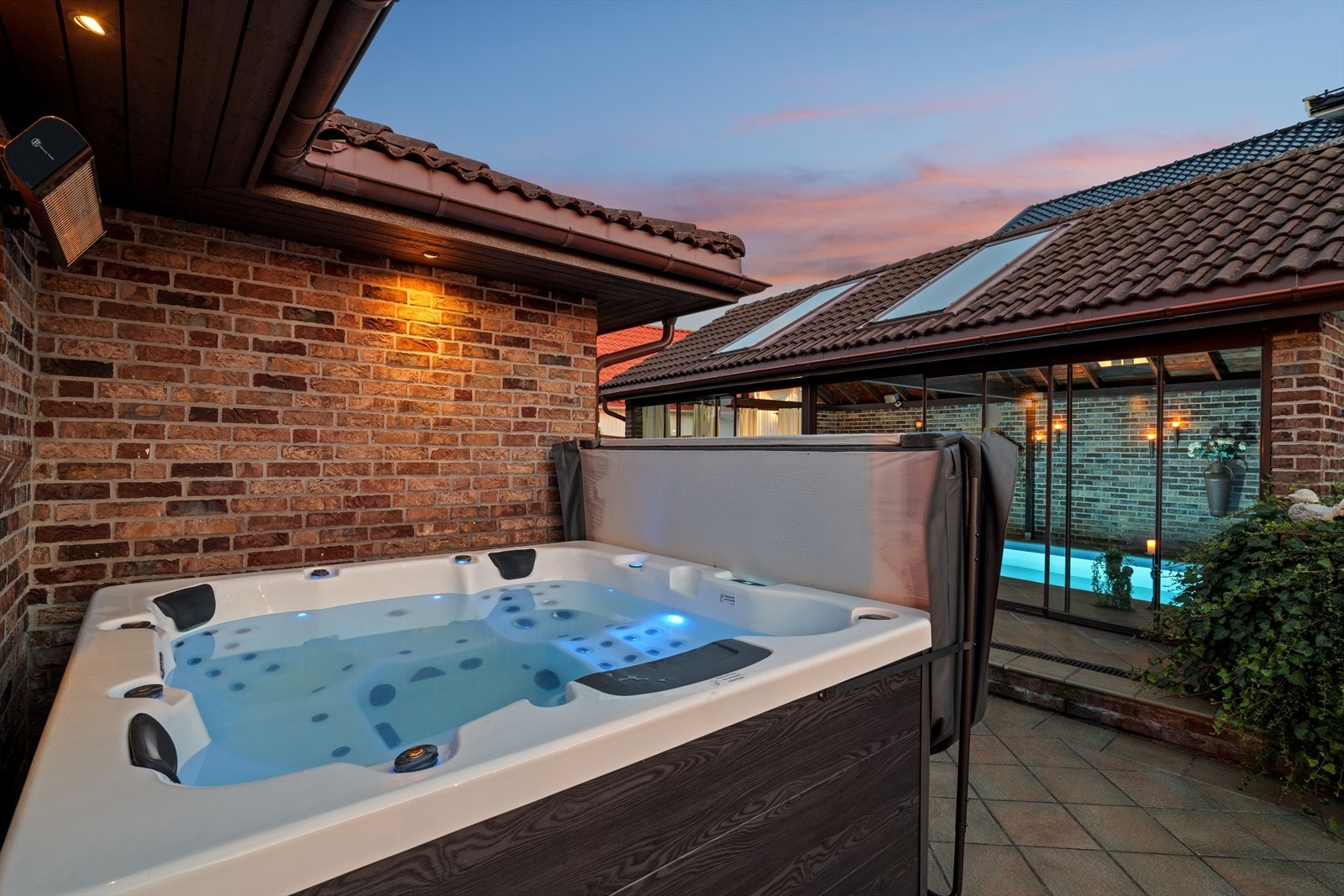 Saltvannsjacuzzi nytt 2024 - ett boblebad man vil få glede av hele året! Galleribilde