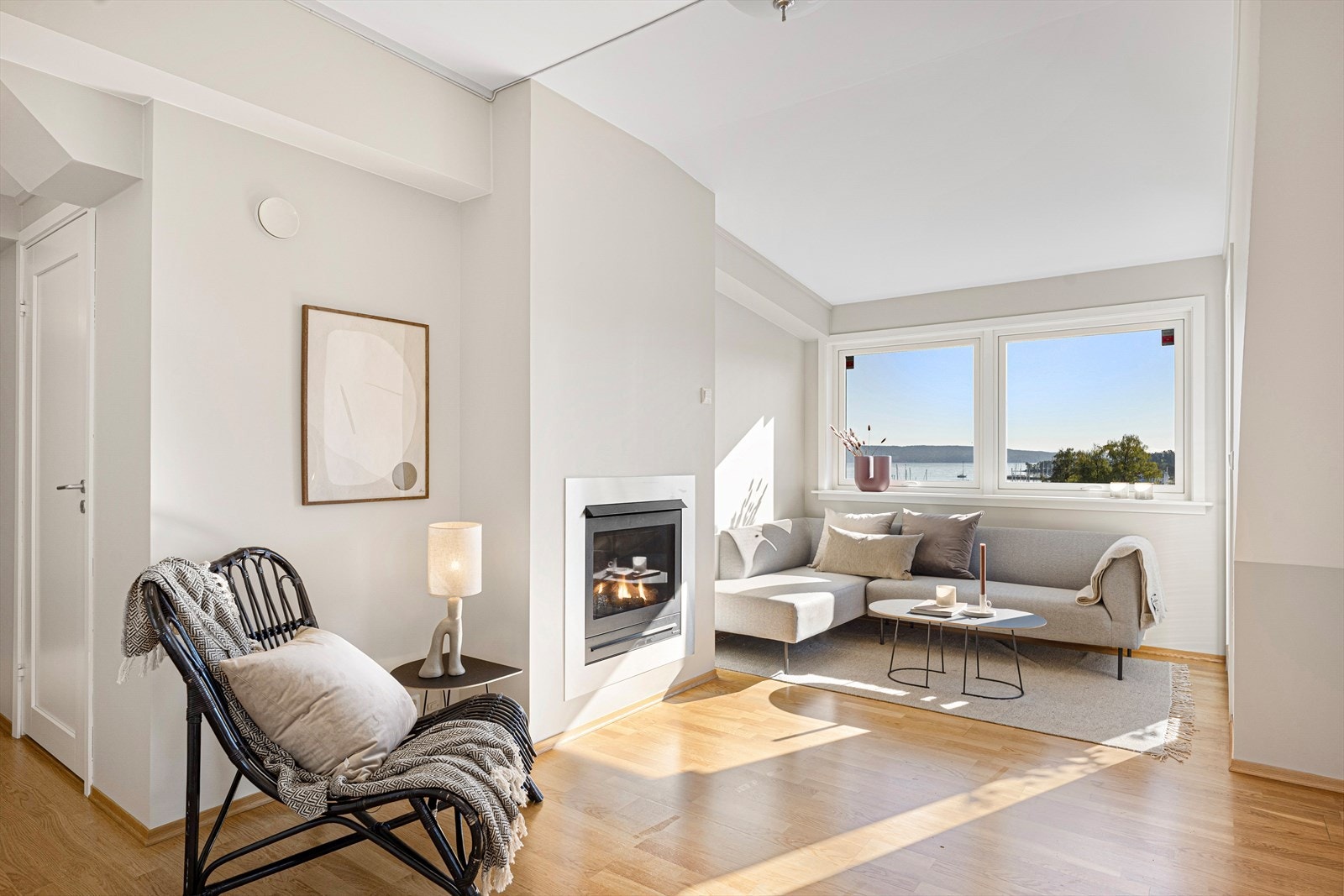 Her får du en fantastisk toppleilighet med hjørnebeliggenhet og store vindusflater. Galleribilde