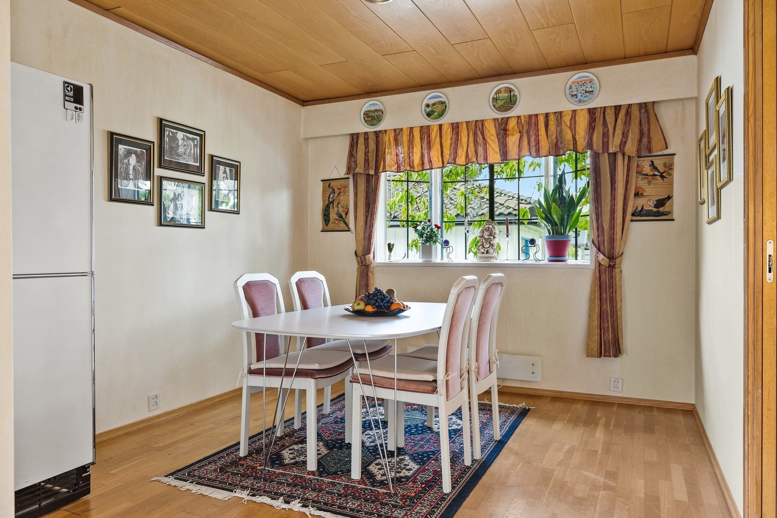 God plass til spisestue Galleribilde