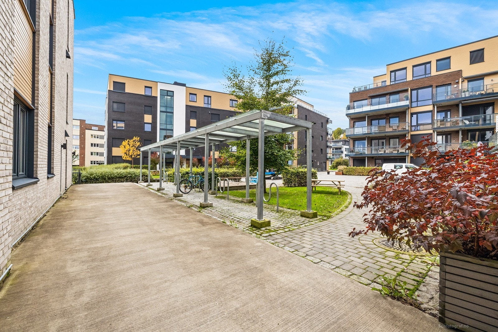 Det er også utvendig sykkelparkering på sameiets tomt Galleribilde