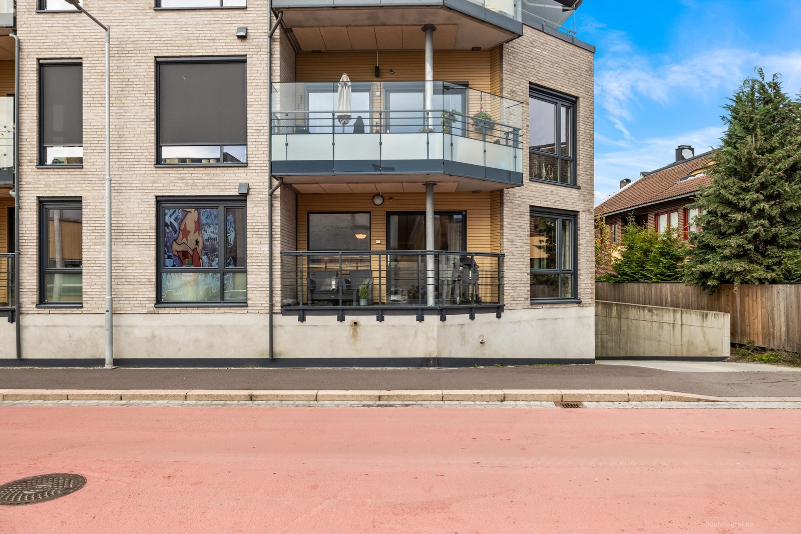 Boligblokken har heis- og trappeadkomster Galleribilde